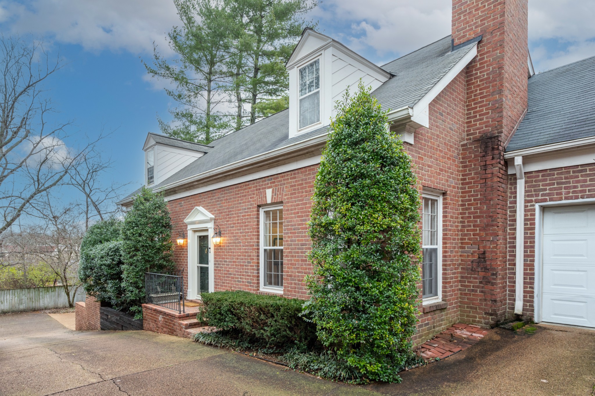FEATURED PROPERTIES